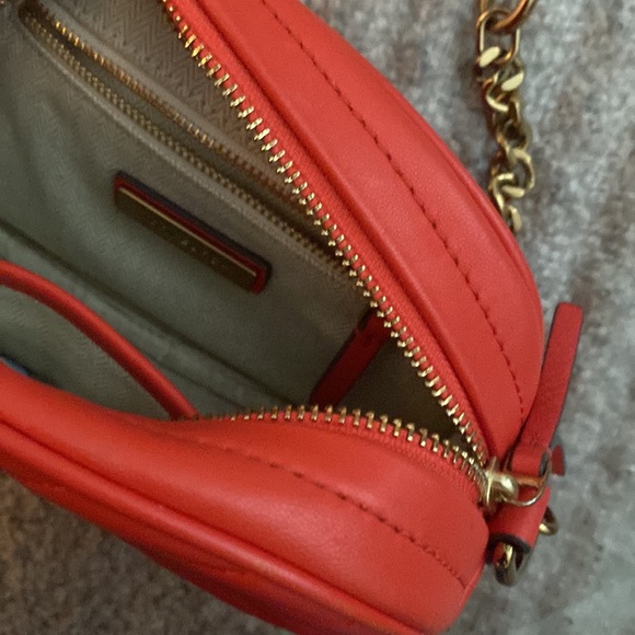 100% authentic Tory Burch chevron crossbody - Picture 4 of 5